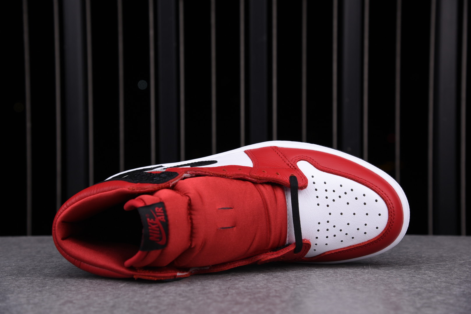 Air Jordan 1 Retro High OG Satin Red